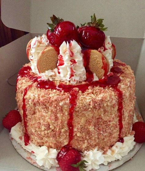 Punch Bowl Cake, Crunch Cheesecake, Strawberry Shortcake Cheesecake, Shortcake Cake, Strawberry Crunch, Strawberry Shortcake Cake, Strawberry Dessert, Bowl Cake, Cheesecake Cake