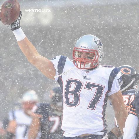 New England Patriots on Instagram: “Did someone say snow? #LetsGo” Nfl Snow Game, Gronk Patriots, Snow Games, Patriots Game, England Sports, Super Bowl Nfl, New England Patriots Football, About Football, Bill Belichick