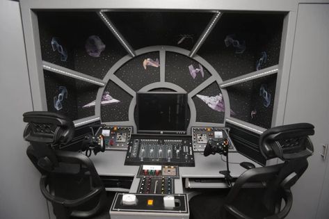 Dad turns sons' bedroom into inside of Star Wars Millennium Falcon and it's out of this world | Metro News Hera Syndulla Aesthetic, Atton Rand, Decoracion Star Wars, Star Wars Room Decor, Hera Syndulla, Star Wars Bedroom, Wars Aesthetic, Star Wars Room, Lando Calrissian