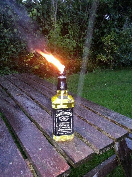 Jack Daniels burner (inspired by tjesse's Glass Bottle Tiki Torch) filled with citronella!!! This could be a great wedding decoration! Jack Daniels Bottle, Tiki Torches, Alcohol Bottles, Jack Daniels Whiskey, Bottle Lights, Wine Bottle Crafts, Liquor Bottles, Diy Lamp, Jack Daniels