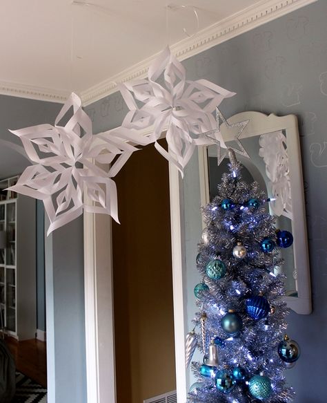 giant-snowflakes-22 Diy Giant Snowflakes, Large Paper Snowflakes Diy, Giant Snowflakes, Diy Large Snowflakes, Large 3d Snowflakes Diy, Winter Crafts For Toddlers, Paper Snowflakes Diy, Diy Christmas Tree Topper, Ward Christmas Party