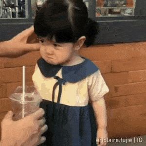 Not angry anymore, Find More funny GIFs on GIF-VIF Funny Baby Faces, Fesyen Islam, Ulzzang Kids, Cute Asian Babies, Kids Mood, Mood Changes, Korean Babies, Baby Faces