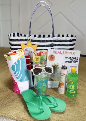 beach+bag+items+out | Flickr - Photo Sharing! Raffle Basket, Teacher Appreciation Printables, Raffle Baskets, Cadeau Diy, Beach Gifts, Teacher Printable, Gifts For Teachers, Summer Gift, Appreciation Gifts