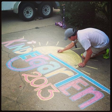 Back to school or 1st day of school idea. Using sidewalk chalk spell out or place grade entering. Have your child stand on it, for a picture that you will always treasure.  We stood up in the back of my truck so we could get a great picture looking down. If you don't have a tall vehicle, a ladder would work just as well. 1st Day Of School Pictures, Stand On It, Kindergarten Pictures, First Day Of School Pictures, Back To School Pictures, Kind Photo, First Day School, Back To School Party, School Daze