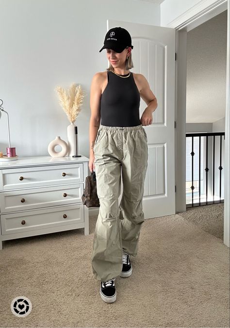 Black Bodysuit And Cargo Pants, Trendy Parachute Pants Outfit, Body Suit And Parachute Pants, Bodysuit And Parachute Pants, Parachute Pants Outfit 2023, Cargo Balloon Pants Outfit, Cargos And Bodysuit Outfit, Cargo Pants With Bodysuit Outfit, Parachute Pants With Bodysuit