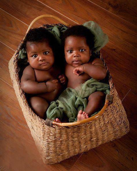 Set of Beautiful African twins Baby Moses, Beautiful Black Babies, Cool Baby, Foto Baby, Black Babies, Baby Fever, Little People, Baby Pictures, The Floor