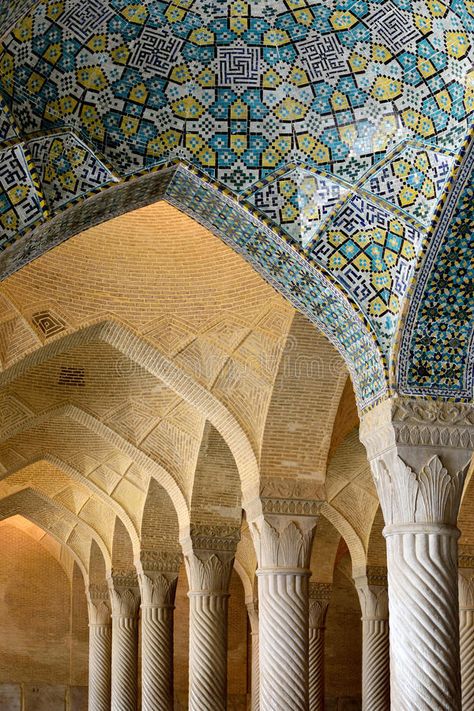 Vakil Mosque, Iran Art, Shiraz Iran, Asian Countries, Photos For Profile Picture, Neo Classic, Ulsan, Shiraz, Islamic Architecture