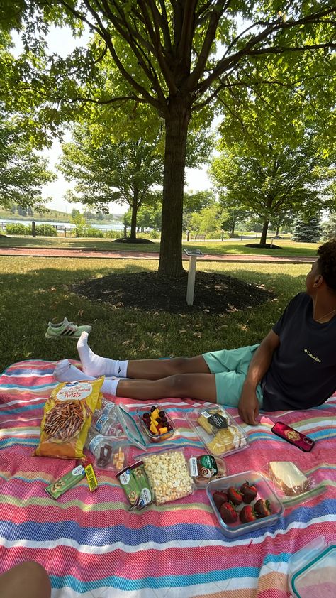 Park Picnic Date, Cute Picnics With Boyfriend, Picnic Pics With Boyfriend, Summer Activities With Boyfriend, Picnic Date With Boyfriend, Boyfriend Picnic, Picnic Boyfriend, Summer Dates With Boyfriend, Picnic With Boyfriend