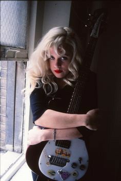 Kat Bjelland, Kathleen Hanna, Elizabeth Bathory, Angry Girl, Wall Of Sound, Sonic Youth, Riot Grrrl, Courtney Love, Email Id