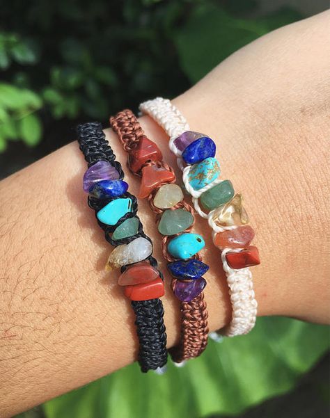 Rainbow Crystal Chip Bracelet / Stone Chip Bracelet / Crystal Chip Bracelet / Macrame Bracelet / Cha Stone Chip Bracelet, Hobby Inspiration, Crystal Chip Bracelet, Cristal Bracelet, Crystal Jewelry Diy, Face Moisturizer For Dry Skin, Cerave Moisturizing Cream, Macrame Colar, Macrame Bracelet Diy