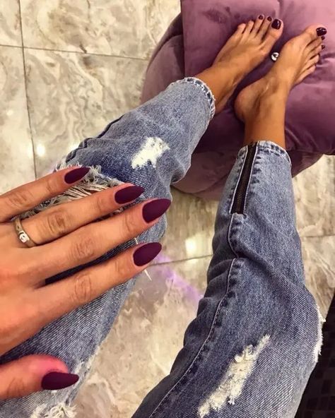 Dark and Elegant: 23 Fall Nails Ideas Cherry Nails, Shellac Nails, Oval Nails, Chic Nails, Short Acrylic Nails, Creative Nails, Mani Pedi, Nail Manicure, Trendy Nails