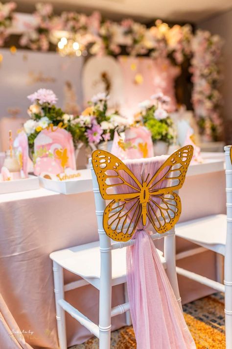 Fairies And Butterflies Party Ideas, Butterfly First Birthday Party, Enchanted Fairy Birthday Party, Butterfly Baby Shower Cake, Fairies And Butterflies, Fairy Birthday Themes, Butterfly Themed Birthday Party, Enchanted Forest Birthday, Butterfly Centerpieces