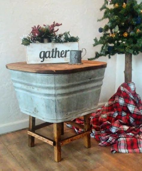 Washtub Decor Ideas, Washtub Ideas, Strange Furniture, Metal Wash Tub, Diy Entryway Table, Rolling Pin Crafts, Painted Milk Cans, Barn Wood Decor, Galvanized Decor