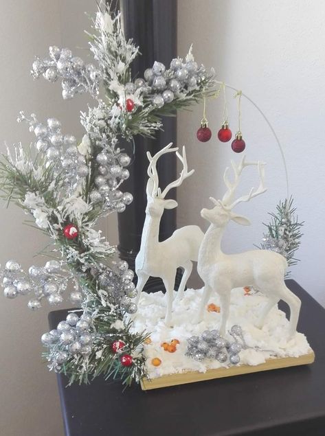 Christmas Flower Arrangements Ideas, Flower Arrangements Ideas, Pretty Christmas Decorations, Christmas Centers, Christmas Flower Arrangements, Minimalist Christmas Tree, Christmas Centerpieces Diy, A White Christmas, Pencil Christmas Tree