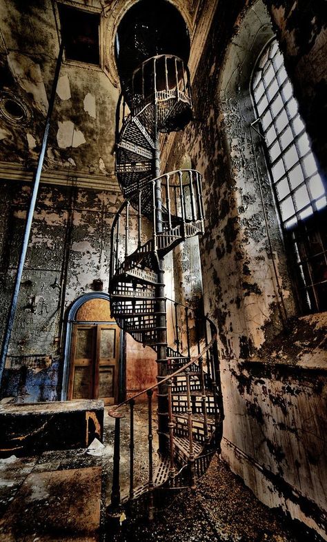 Urban Decay Photography, Abandoned House, Abandoned Mansions, Stairway To Heaven, Haunted Places, Spiral Staircase, Water Tower, Tampa Florida, Abandoned Buildings