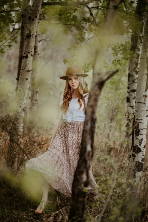 Self Portrait Photography Nature, Bohemian Portrait Photography, Woodsy Portrait Photography, Boho Shoot Photography, Outdoor Portrait Photography Creative, Spring Portrait Photography, Boho Fall Photoshoot, Boho Portrait Photography, Photo Shoot Outfits For Women