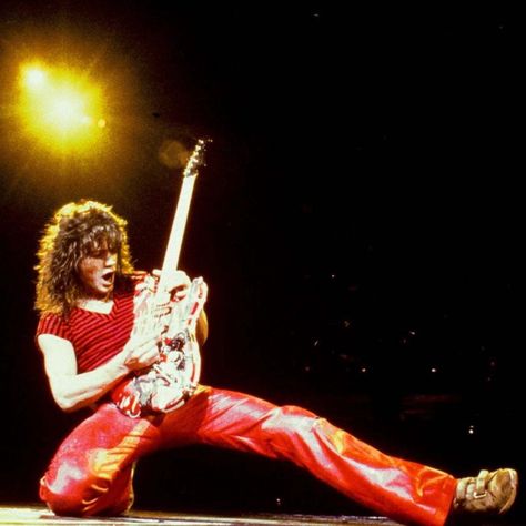 Eddie Van Halen Costume, Celebrity Fancy Dress, Van Halen Concert, Banda Kiss, Classic Rock Artists, Alex Van Halen, David Lee Roth, Rock Guitarist, Paul Stanley