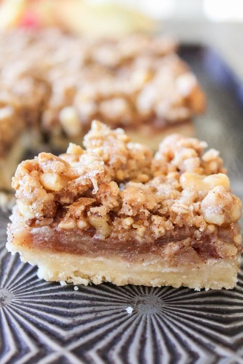 Walnut Bars, Crumb Bars, Apple Walnut, Apple Bars, Walnut Recipes, Shortbread Crust, Apple Filling, Crumb Topping, Brownie Bar