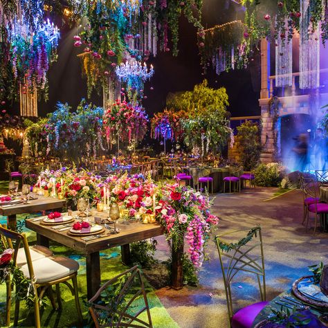 Disney Wedding Reception Enchanted Forest Party, Enchanted Forest Theme, Forest Party, Enchanted Forest Wedding, Quinceanera Themes, Enchanted Evening, Disney Fairy Tale Weddings, Enchanted Wedding, Party Deco