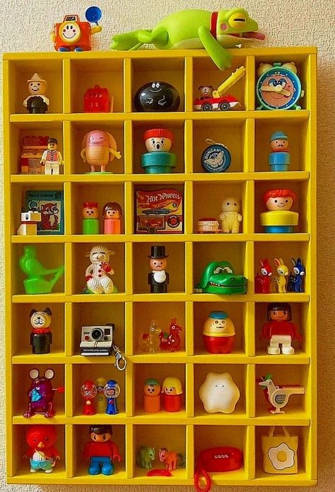 Toy Collection Display Ideas, Craft Office Room, Collection Display Ideas, Vintage Toy Display, Trinket Display, Toy Collection Display, Craft Office, Y2k Room, Toy Shelves