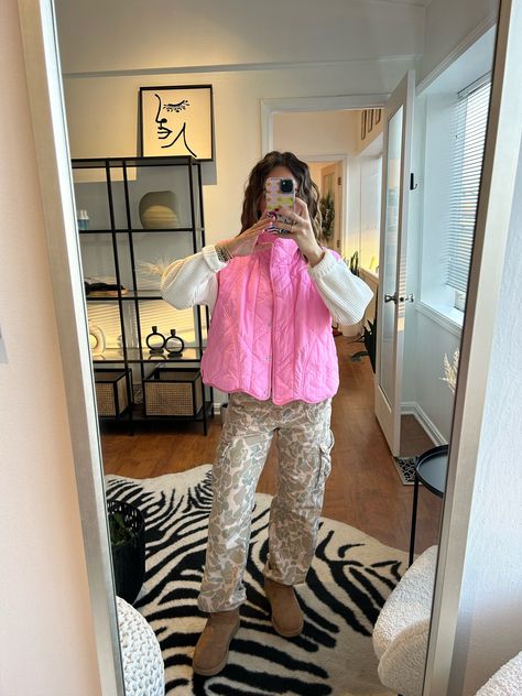 Pink Puff Vest Outfit, Hot Pink Puffer Vest Outfit, Pink Puffer Vest Outfit, Puff Vest Outfit, Puffer Vest Outfit, Puff Vest, Work Fits, Vest Outfit, Quilted Puffer Vest