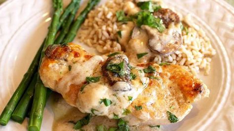 These delicious chicken casserole recipes are the perfect way to whip up a dinner the whole family will love. Chicken Gloria Casserole, Chicken Gloria, Favorite Recipes Chicken, Favorite Chicken, Chicken And Rice, Chicken Casserole, Chicken Nuggets, Poultry Recipes, Buffalo Chicken