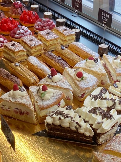 French Pastry Shop Aesthetic, French Cooking Aesthetic, French Food Aethstetic, French Pastry Aesthetic, Italy Pastries, Paris Bakery Aesthetic, London Pastries, French Patisserie Aesthetic, French Cuisine Aesthetic