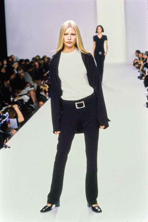 Calvin Klein Collection Spring 1996 Ready-to-Wear Collection Photos - Vogue 90s Minimalism Fashion, Supermodel Runway, 1996 Fashion, Minimal Stil, Kirsty Hume, Calvin Klein Outfits, 90s Calvin Klein, 90s Runway Fashion, 90s Model