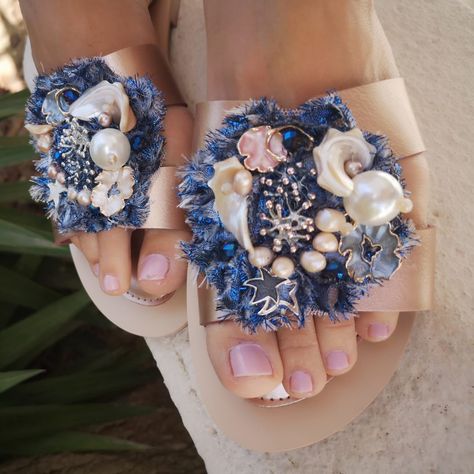 Sandals With Shells, Sandals with Pearls, Embroidered Shoes, Embroidered Sandals, Fashion Sandals, Handmade Sandals, Designer Sandals, Slippers with Pearls, Easy wear sandals, Easy wear shoes for summer. Beach Dresses Diy, Wedding Sandals For Bride, Blue Choker Necklace, Diy Sandals, Spain Fashion, Blue Choker, Pearl Sandals, Swarovski Crystal Rings, Embellished Shoes