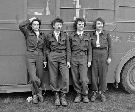 Women In Wartime - American Red Cross Clubmobile Ww2 Women, Wwii Women, Womens History, 1940s Women, Vintage Blog, American Red Cross, 1940s Fashion, Working Woman, Red Cross