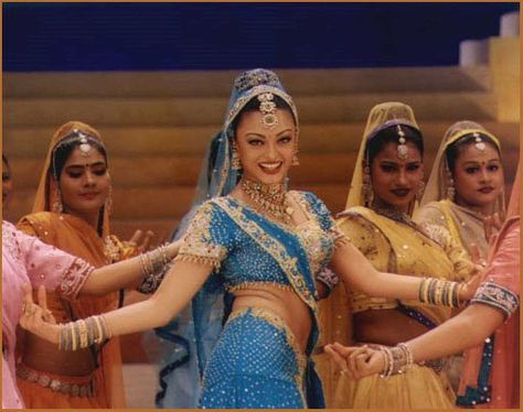 Bollywood dancing Bollywood Dance Costumes, Aishwarya Rai Pictures, Aishwarya Rai Photo, Belly Dancing Classes, 90s Bollywood, Hartford Ct, Aishwarya Rai Bachchan, Indian Dance, Bollywood Dance