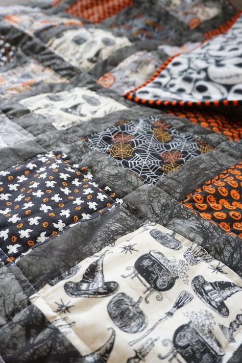 Halloween Quilt! | Quilting In The Rain | Bloglovin’ Halloween Quilt Ideas, Halloween Quilts Ideas, Halloween Quilt Panels, Quilt Halloween, Halloween Quilt Patterns, Quilt Panels, Halloween Quilt, Halloween Sewing, Quilting Designs Patterns