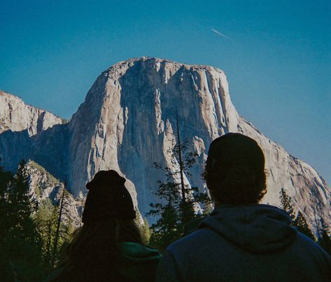 Traveling Photographer Aesthetic, Yosemite Aesthetic Vintage, Yosemite National Park Aesthetic, Yosemite Aesthetic, National Park Aesthetic, Roadtrip America, California Roadtrip, Yosemite Trip, Adventure Aesthetic