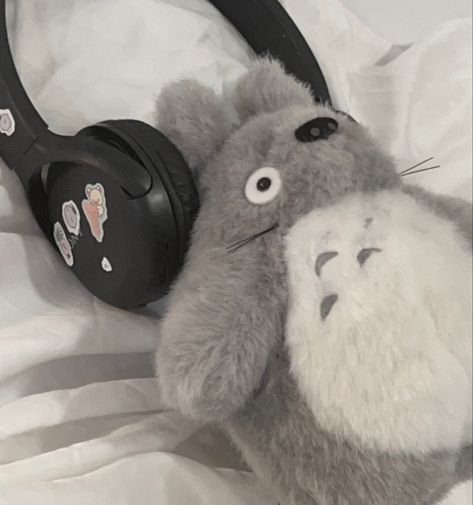 My Neighbour Totoro, Studio Ghibli Characters, Japan Aesthetic, Gray Aesthetic, Mia 3, My Neighbor Totoro, Cute Stuffed Animals, Cute Profile Pictures, Cute Plush