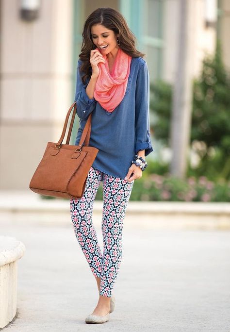 Outfits with Printed Tights - Ideas how to wear Patterned Leggings Patterned Leggings Outfits, Leggings Outfit Spring, Outfits With Air Force Ones, Outfits With Jordan 1s Fashion Styles, Outfits Leggins, New Hijab, Cute Outfits With Leggings, Patterned Pants, How To Wear Leggings