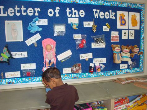 Kids each bring in something for the "letter of the week" board. They refer to this board when they do their "Write the Room Book" Abc Bulletin Board Ideas Preschool, Letter Of The Week Board, Letter Of The Week Bulletin Board, Kinder Centers, Early Childhood Literacy, Teacher Bulletin Boards, Teaching Themes, Room Book, Teaching Teachers