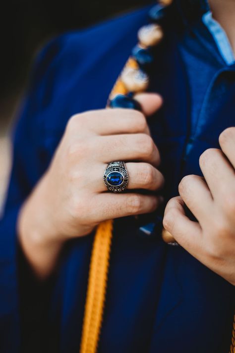 Senior Pictures With Class Ring, Senior Ring Pictures, Class Ring Pictures, Class Ring Senior Pictures, Class Ring Photoshoot, Ring Photoshoot, Class Rings College, Grad Portraits, Class Rings High School