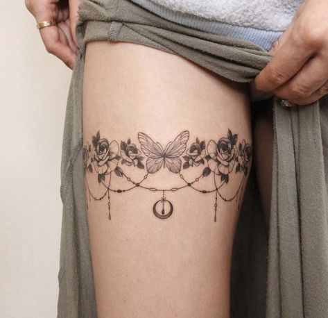 Band Tattoo For Women Leg, Collar Bone Tattoo Both Sides, Leg Chain Tattoo, Chain Tattoo Thigh, Garter Tattoos For Women Thighs, Floral Garter Tattoo, Thigh Cuff Tattoo Women, Waist Tattoos For Women Wrap Around, Tattoo Wrapped Around Thigh