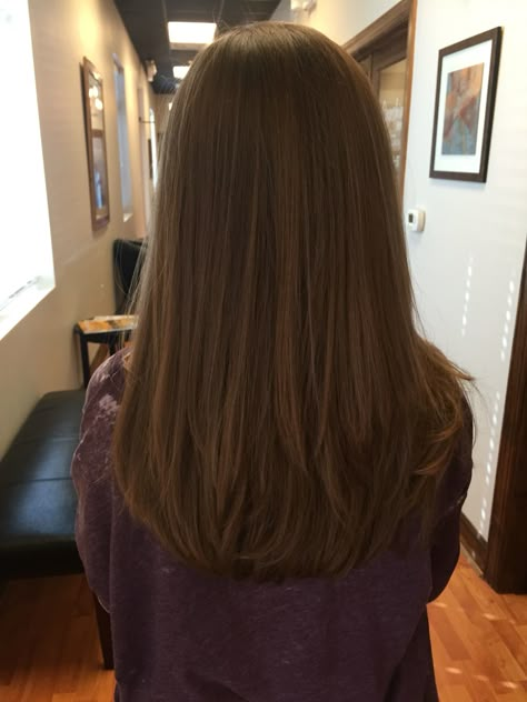 cute subtle layers! Two Level Layers Hair, Soft Round Layers Medium Hair, Mid Length Brown Hair With Layers Straight, Medium Length Haircut Subtle Layers, Soft Layers U Shape, No Layered Haircut, Simple Straight Haircut, Soft Layers Unstyled, Medium Length Hair With Subtle Layers