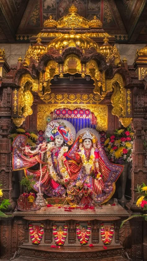 Radhe Krishna રાધા કૃષ્ણ, Krishna Singhasan, Wooden Alter, Krishna Iskcon, Radha Krishna Temple, Krishna Mandir, Vrindavan Photography Pictures, Iskcon Vrindavan, Iskcon Krishna