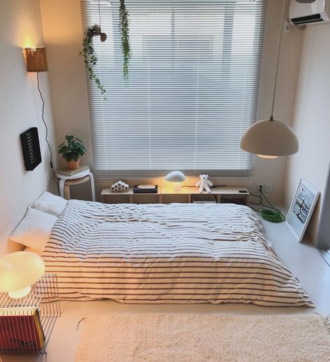 Japan Apartment, Reference Board, Apartment Bedroom Decor, White Carpet, Study Room Decor, Luxury Bedroom Master, Studio Apartment Decorating, Room Makeover Bedroom, Design Del Prodotto