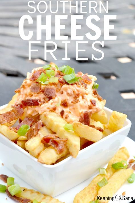 Who doesn't love cheese fries? You are going to love this version of pimento southern cheese fries. Great for an appetizer to share or a yummy snack. Jalapeno Pimento Cheese, Cheese French Fries, Savory Snack Recipes, Superbowl Desserts, Healthy Superbowl Snacks, Superbowl Snacks, Tailgate Food, Pimento Cheese, Mouthwatering Recipes