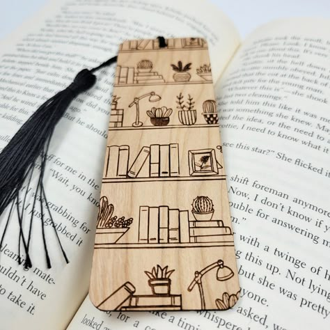 Cricut Wooden Bookmarks, Wooden Bookmarks Handmade, Wood Burnt Bookmarks, Diy Wooden Bookmark, Wood Bookmarks Diy, Laser Engraved Bookmarks, Wood Burning Bookmark Ideas, Woodburning Bookmarks, Simple Wood Burning Designs