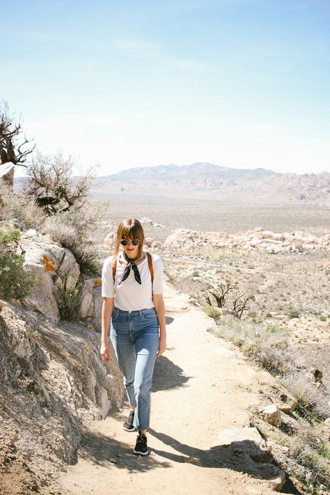 Desert Inspo, Desert Project, Desert Photos, Palm Springs Outfit, Model Terrain, California Getaways, Palm Springs Mini Backpack, Hiking Photography, Tree Photo