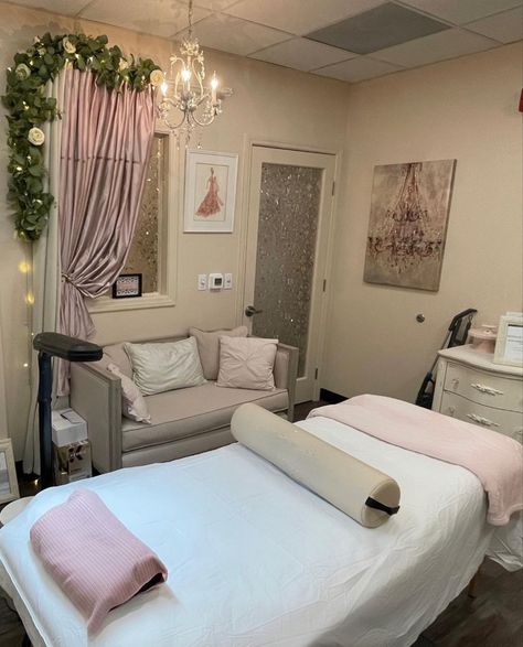 Lash Living Room, Eye Lash Room Ideas, Pink And Green Esthetician Room, Boho Lash Room Ideas, Lash Room Inspiration, At Home Lash Studio Ideas, Lash Extension Room, Esthetician Rooms, Make A Living Room Cozy