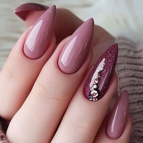 Solid Color Acrylic Nails, Classy Acrylic, Nagel Tips, Nail Forms, Girls Nails, Nail Accessories, Rhinestone Nails, Mua Sắm, Stiletto Nails