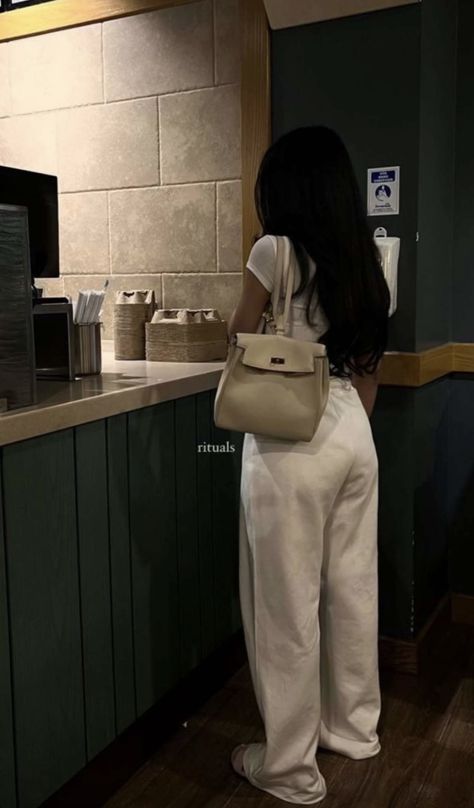 Everyday Casual Outfits, Casual Outfit Inspiration, Chill Fits, Stylish Work Outfits, Mode Inspo, Outfit Inspo Fall, Elegant Outfit, Outfits Casuales, In A World