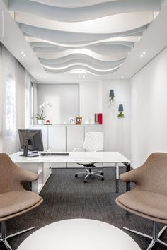 👨‍💼👩🏿‍💼Small Office Workspaces Design Tips #Follow #click #archiparti for inspiration of Small Office Workspaces Commercial,Architecture,Exterior,Dark,Studio,Industrial,Kitchen,Corporate,Professional,Reception,Company,With Bed,Apartment,Wall,White,Den,Minimalist,Table,Entrance,Cubicle,Lounge,Loft,Facade,Boho,Green,Rustic,Lobby,Pantry,For 2,Wood,With Sofa,Furniture,Cabin,Black,For 2 People,Shelving,Very,Setup,Blue,Office,In Livingroom,Bedroom,Minimalist,Organization,Ideas,Business,Corner Director Room, Office Ceiling Design, Ceiling Details, Office Ceiling, Custom Kitchens Design, Ceiling Design Modern, Workspace Design, Interior Modern, False Ceiling Design