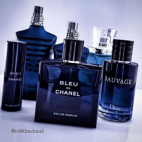 best man parfume bleu de chanel that woman love fro have compliment Best Mens Cologne, Perfume Genius, Versace Perfume, Best Perfume For Men, Expensive Perfume, Best Fragrance For Men, Blue Perfume, Perfume Floral, Perfume Collection Fragrance