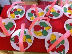 paper plate fruit basket Fruit Art Ideas, Fruit Basket Craft, Art Ideas For Preschoolers, Fruit Baskets Diy, Vegetable Crafts, Ideas For Preschoolers, Fruit Crafts, Fruits For Kids, Basket Crafts